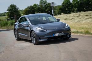 Tesla Model 3 2018 года  (WW)